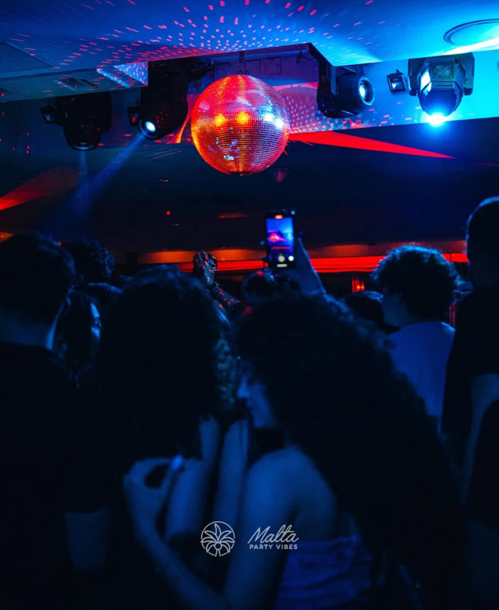 Clubul de noapte TwentyTwo Malta în timpul unei nopți de club la Turnul Portomaso